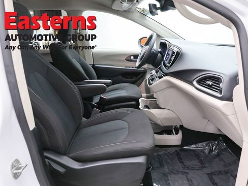 Used 2023 Chrysler Voyager LX image 22