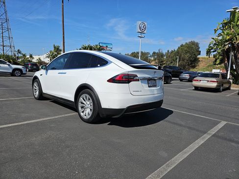 Used 2018 Tesla Model X 75D image 7