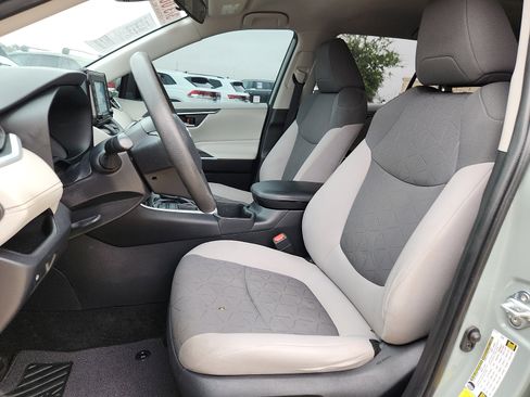 Used 2022 Toyota RAV4 XLE FWD image 13