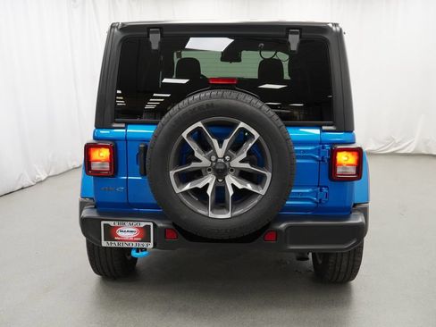 Used 2024 Jeep Wrangler Unlimited w/ Convenience Group AWD/4WD image 11