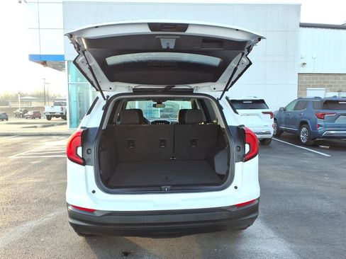 Used 2022 GMC Terrain SLE w/ Driver Convenience Package image 5