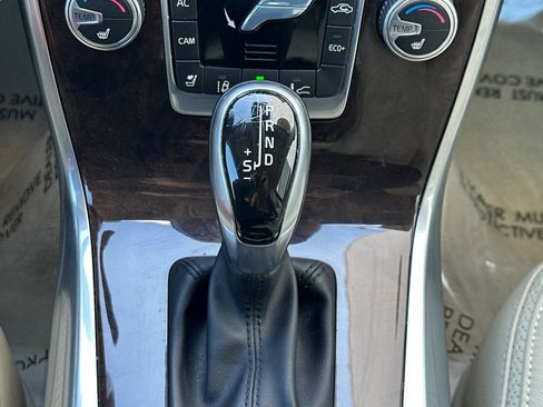 Used 2016 Volvo XC70 T5 Platinum w/ Protection Package image 24