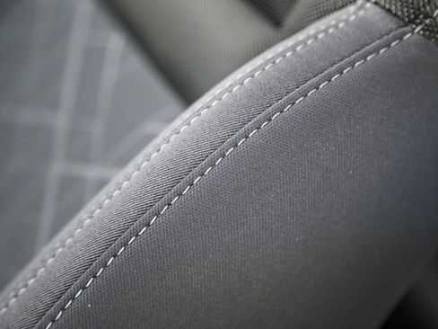 Used 2025 Nissan Frontier SV image 39