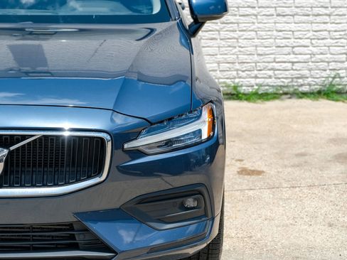 Used 2021 Volvo S60 T5 Momentum image 39