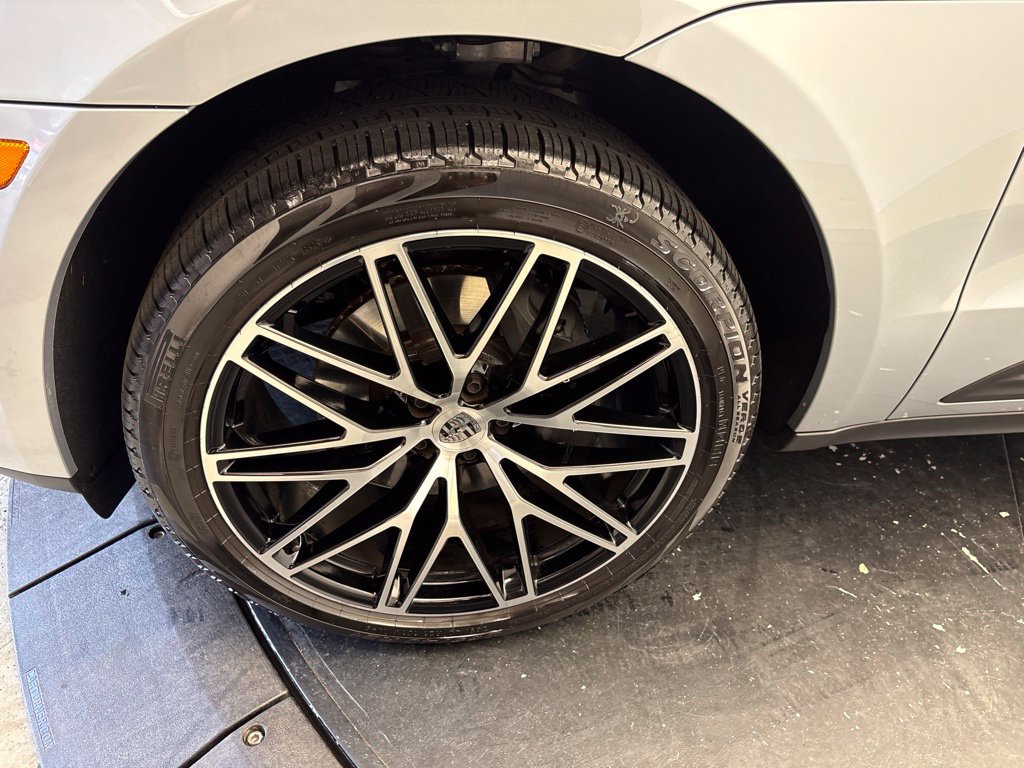 Certified 2026 Porsche Macan AWD/4WD image 12
