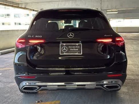 Used 2025 Mercedes-Benz GLC 300 4MATIC image 7