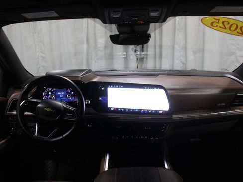 Used 2025 Chevrolet Tahoe High Country AWD/4WD image 8