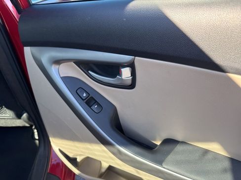 Used 2015 Hyundai Elantra Limited image 13