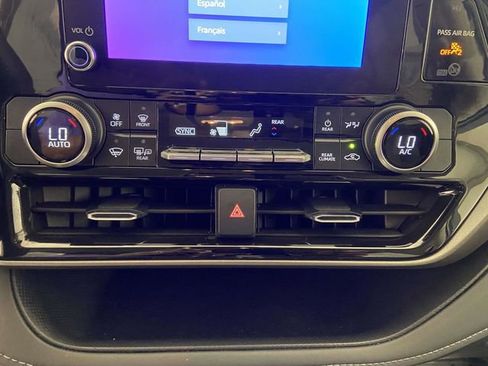 Used 2024 Toyota Highlander LE image 17