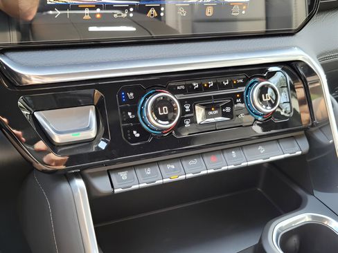 New 2026 GMC Sierra 3500 Denali w/ Denali Reserve Package image 35