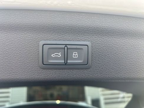 Certified 2025 Audi Q3 2.0T Premium Plus w/ Premium Plus Package image 9