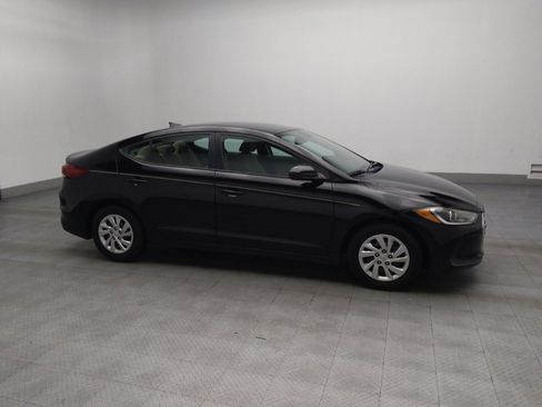 Used 2017 Hyundai Elantra SE image 11