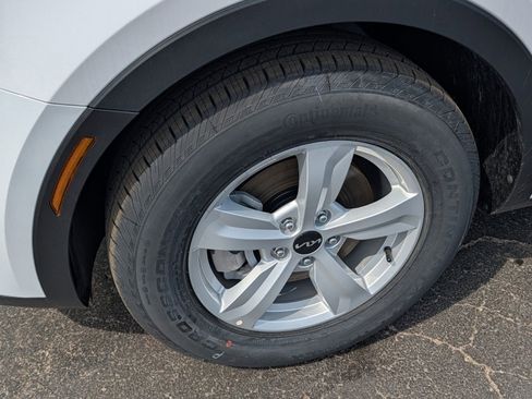 New 2026 Kia Sorento LX FWD image 19