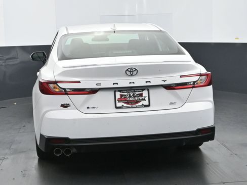 Used 2025 Toyota Camry SE image 5