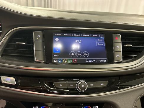 Used 2022 Buick Enclave Avenir FWD image 17