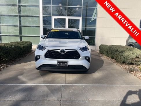Used 2023 Toyota Highlander LE image 6