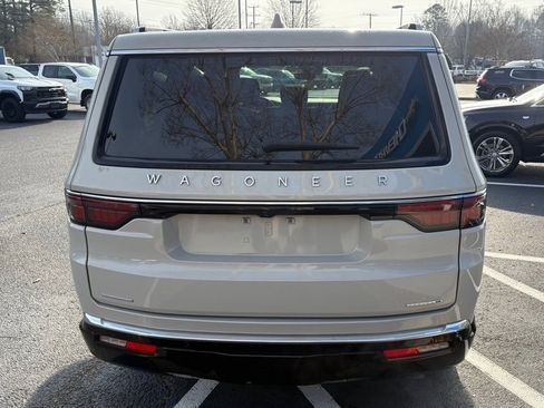 Used 2022 Jeep Wagoneer Series III w/ Premium Group I image 16