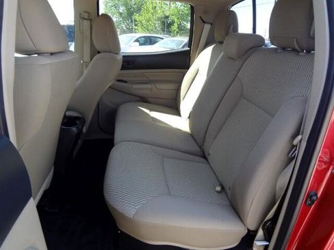 Used 2014 Toyota Tacoma PreRunner w/ SR5 Package image 12