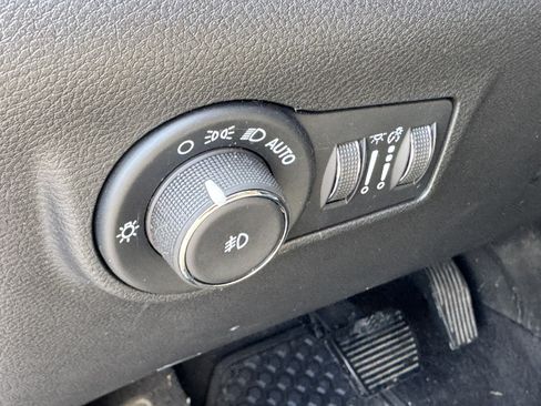 Used 2025 Jeep Compass Trailhawk w/ Trailhawk Convenience Group AWD/4WD image 35