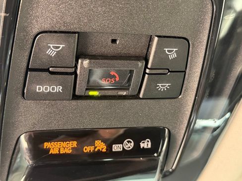 Used 2021 Toyota Venza LE w/ Carpet Mat Package (TMS) AWD/4WD image 26