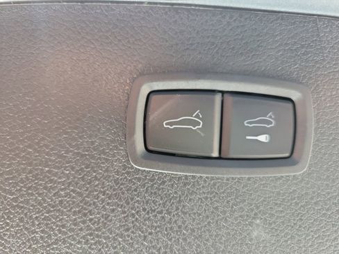 Certified 2025 Porsche Macan Base image 18