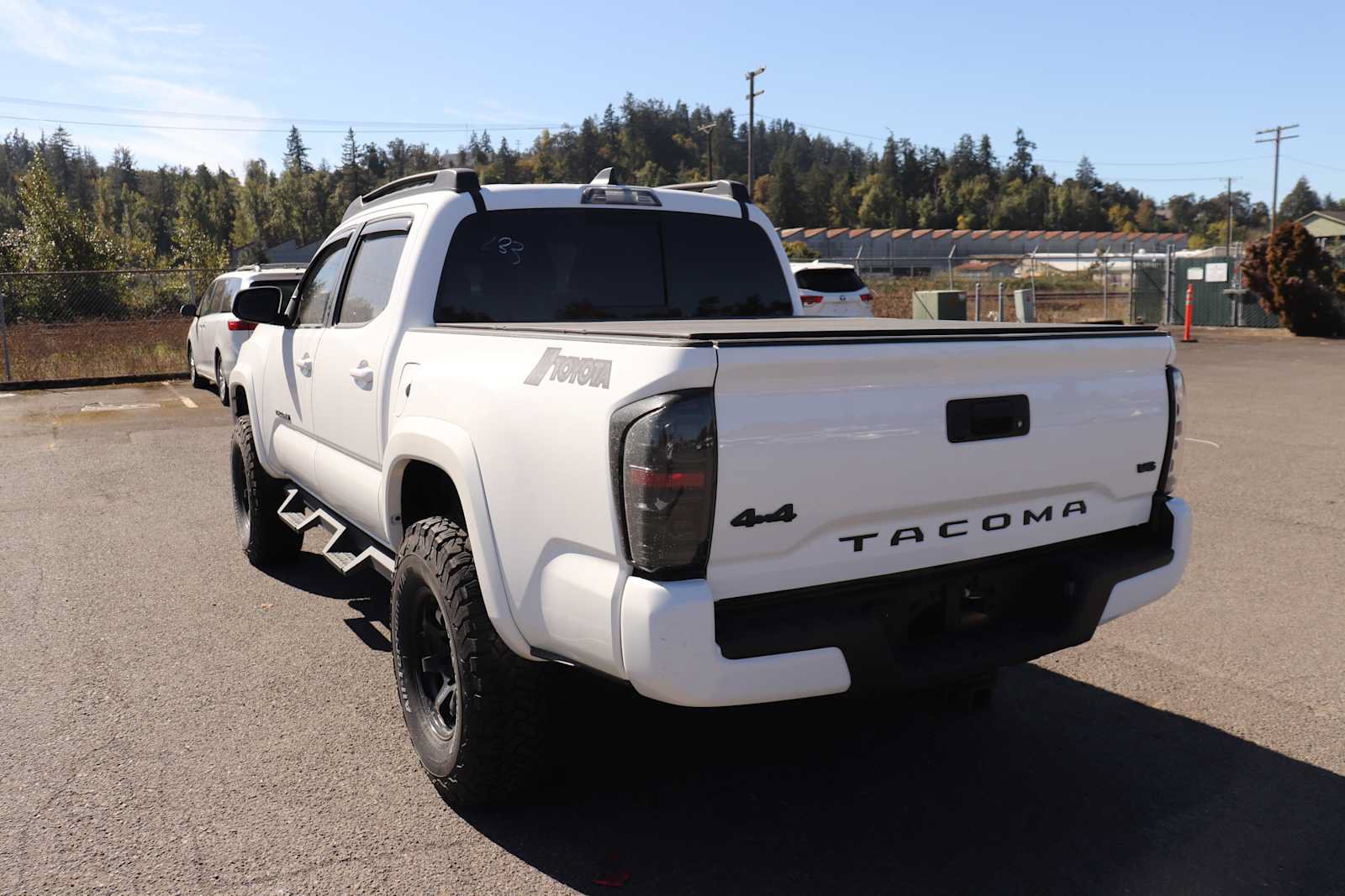 Used 2020 Toyota Tacoma SR5 w/ Blackout Package AWD/4WD image 7