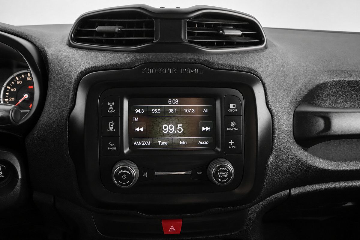 Used 2017 Jeep Renegade Altitude FWD image 32