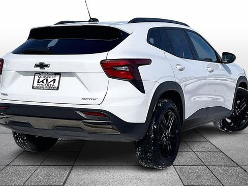 Used 2025 Chevrolet Trax ACTIV w/ Sunroof Package image 13