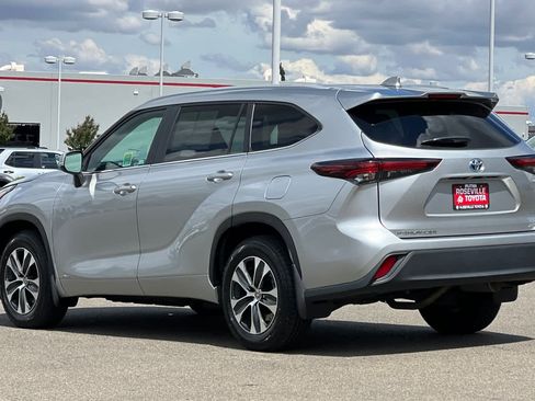 Certified 2024 Toyota Highlander XLE AWD/4WD image 7