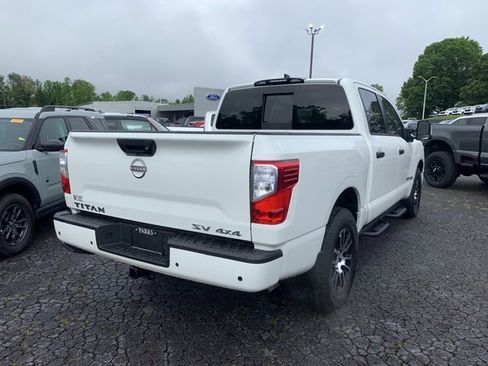Used 2024 Nissan Titan SV w/ SV Convenience Package AWD/4WD image 9