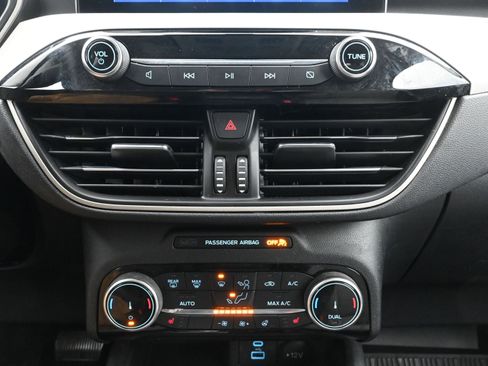 Used 2022 Ford Escape SE w/ SE Sport Appearance Package image 16