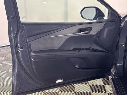 Used 2025 Toyota Camry XLE FWD image 10