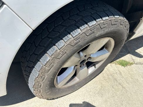 Used 2014 RAM 1500 Express AWD/4WD image 3