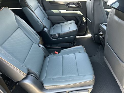 New 2026 GMC Yukon XL AT4 w/ AT4 Premium Plus Package AWD/4WD image 28