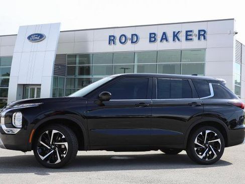 Used 2023 Mitsubishi Outlander SE AWD/4WD image 3