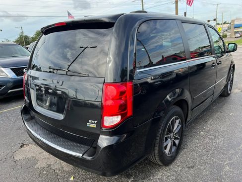 Used 2017 Dodge Grand Caravan SXT FWD image 5