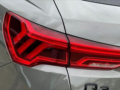 Used 2025 Audi Q3 2.0T Premium w/ Convenience Package AWD/4WD image 29