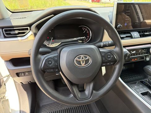 Used 2025 Toyota RAV4 LE FWD image 23