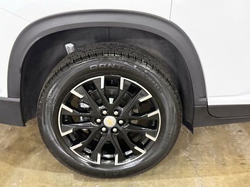 Used 2025 Chevrolet Traverse LT w/ Enhanced Driving Package image 6