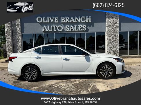 Used 2025 Nissan Altima 2.5 SV FWD image 1
