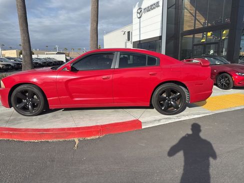 Used 2013 Dodge Charger SXT w/ Blacktop Pkg RWD image 7