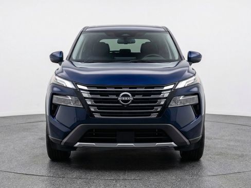 Used 2025 Nissan Rogue SV FWD image 2
