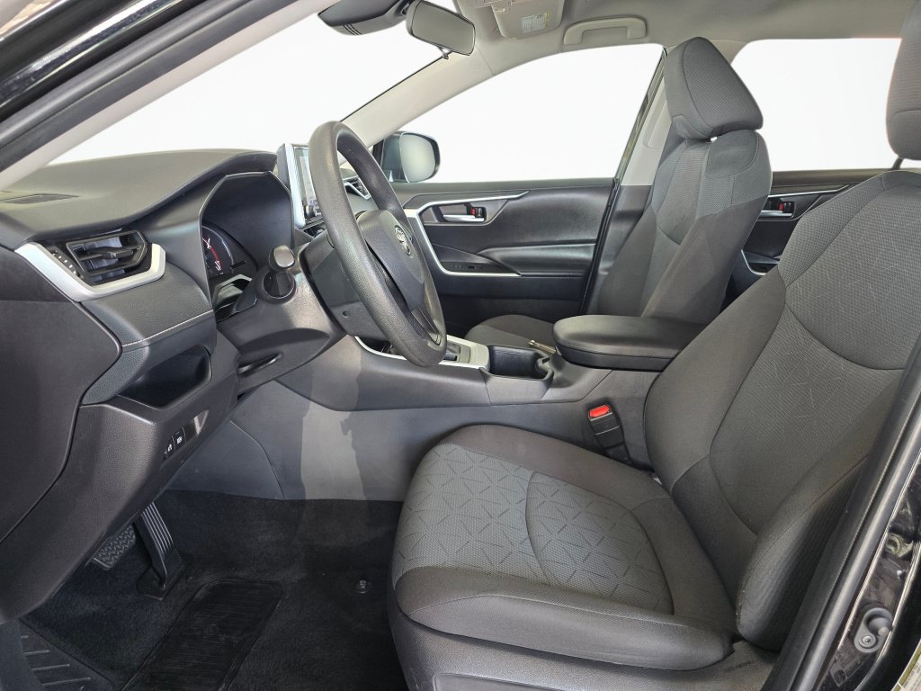Certified 2025 Toyota RAV4 XLE FWD image 17