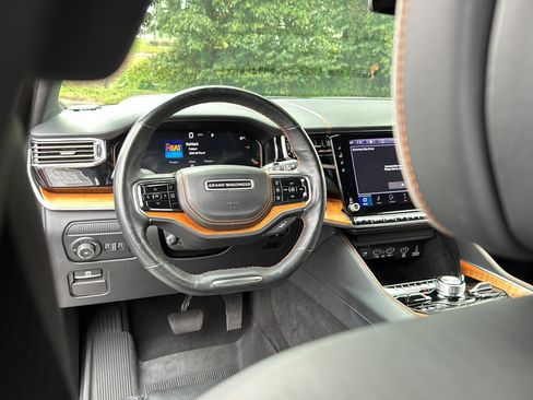 Used 2022 Jeep Grand Wagoneer Series III w/ Rear Seat Video Group 1 image 18