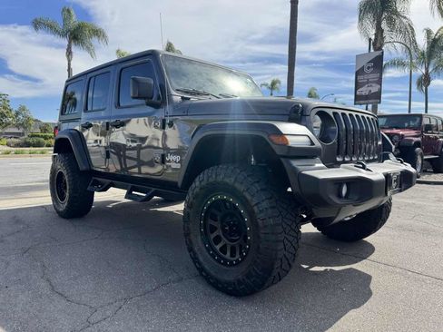 Used 2019 Jeep Wrangler Unlimited Sport S image 9