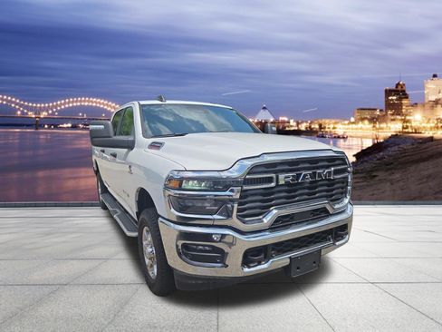 Used 2025 RAM 2500 Big Horn AWD/4WD image 4