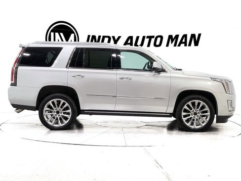 Used 2018 Cadillac Escalade Premium Luxury image 3