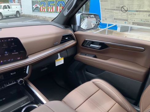 New 2026 Chevrolet Tahoe High Country AWD/4WD image 17