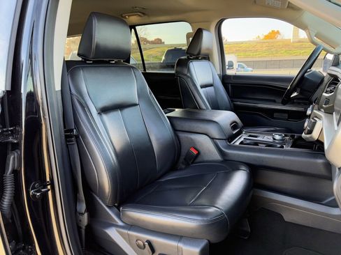 Used 2024 Ford Expedition XLT image 30