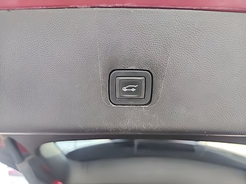 Used 2018 Chevrolet Traverse LT image 8